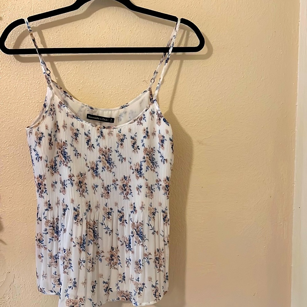 Floral tank top with pleated edges